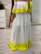 Cargar imagen en el visor de la galería, EVELIA - Maxi vestido plisado blanco con amarillo