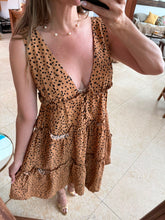 Cargar imagen en el visor de la galería, NIMUE - Vestido corto khaki estampado