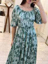 Cargar imagen en el visor de la galería, BERYL - Maxi vestido estampado verde
