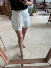 Cargar imagen en el visor de la galería, ARTEMISA - Short blanco