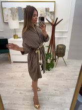 Cargar imagen en el visor de la galería, ROXANNA - Vestido midi olivo