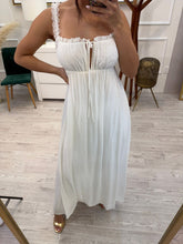 Cargar imagen en el visor de la galería, BRIANA - Maxi vestido blanco