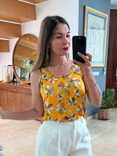 Cargar imagen en el visor de la galería, LUPITA - Blusa estampado botanico sin mangas