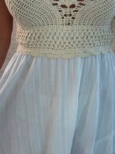 Cargar imagen en el visor de la galería, BERNABELLA - Vestido midi beige con blanco