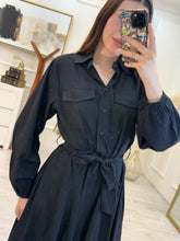 Cargar imagen en el visor de la galería, HUMBERTA - Maxi vestido negro manga larga