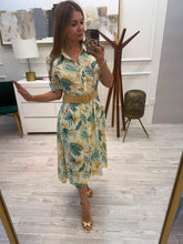 Cargar imagen en el visor de la galería, LAILA - Vestido midi estampado tropical