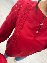 Cargar imagen en el visor de la galería, YURI - Blusa roja manga larga