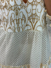Cargar imagen en el visor de la galería, GISELA - Vestido corto beige