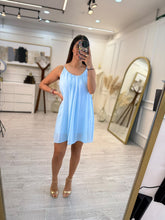 Cargar imagen en el visor de la galería, CELENO – Vestido corto azul cielo de tirantes