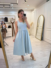 Cargar imagen en el visor de la galería, TRINIDAD - Vestido midi sin mangas