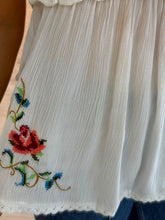 Cargar imagen en el visor de la galería, VALERIE - Blusa blanca