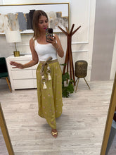 Cargar imagen en el visor de la galería, SOFIA - Pantalón verde