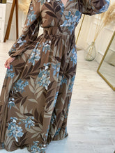 Cargar imagen en el visor de la galería, LETICIA - Maxi vestido café estampado hojas
