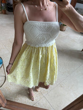 Cargar imagen en el visor de la galería, LESLIE - Vestido corto blanco con amarillo