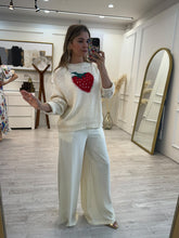 Cargar imagen en el visor de la galería, AMY - Sueter beige fresa