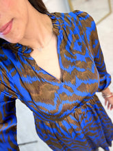 Cargar imagen en el visor de la galería, LETO – Maxi vestido azul rey y café de manga larga