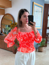 Cargar imagen en el visor de la galería, YUNA - Blusa estampada naranja