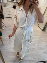 Cargar imagen en el visor de la galería, NAYELI - Maxi vestido camisero avena