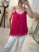 Cargar imagen en el visor de la galería, CANELA - Blusa fucsia tirantes con flecos