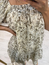 Cargar imagen en el visor de la galería, ARABELLA - Vestido midi avena estampado