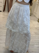 Cargar imagen en el visor de la galería, KENIA - Set blusa y falda blanca
