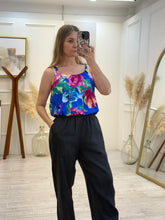 Cargar imagen en el visor de la galería, AGNES - Blusa azul rey estampada