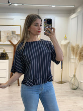 Cargar imagen en el visor de la galería, INES – Blusa azul marino a rayas con manga corta
