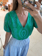 Cargar imagen en el visor de la galería, SAIDETH - Blusa verde con azul