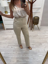 Cargar imagen en el visor de la galería, AGATHA - Pantalón beige