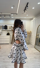 Cargar imagen en el visor de la galería, MEI - Vestido hueso polka dots