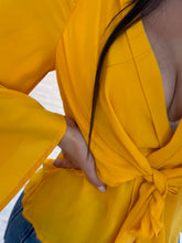 Cargar imagen en el visor de la galería, EVANGELINA - Blusa amarilla