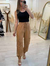 Cargar imagen en el visor de la galería, IRIS - Pantalon canela