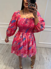 Cargar imagen en el visor de la galería, SAMIRA - Vestido fucsia estampado