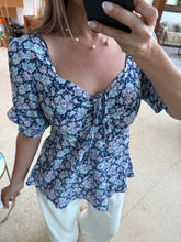 Cargar imagen en el visor de la galería, EUGENE - Blusa azul marino estampada