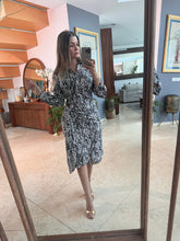 Cargar imagen en el visor de la galería, MALIKA - Vestido midi estampado negro