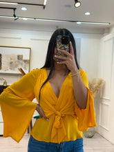 Cargar imagen en el visor de la galería, EVANGELINA - Blusa amarilla