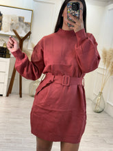 Cargar imagen en el visor de la galería, DIRCE – Vestido suéter terracota con cinto