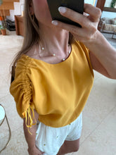 Cargar imagen en el visor de la galería, GIULIA - Blusa amarilla