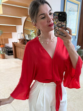 Cargar imagen en el visor de la galería, SALOME - Blusa roja