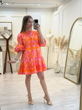 Cargar imagen en el visor de la galería, KAILA – Vestido corto naranja estampado
