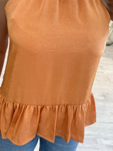 Cargar imagen en el visor de la galería, MONICA – Blusa naranja halter con olán