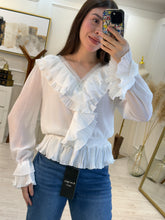 Cargar imagen en el visor de la galería, MONTSERRAT - Blusa blanca manga larga