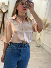 Cargar imagen en el visor de la galería, VERNICE - Camisa palo de rosa