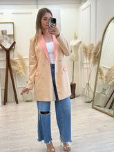 Cargar imagen en el visor de la galería, PENELOPE - Blazer beige con rosa
