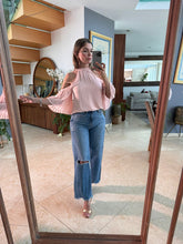 Cargar imagen en el visor de la galería, FATIMA - Blusa rosa bebé