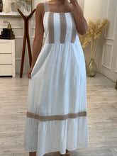Cargar imagen en el visor de la galería, GEORGINA - Maxi vestido blanco con khaki