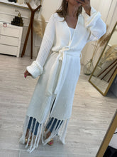 Cargar imagen en el visor de la galería, FARREN - Cardigan blanco flecos