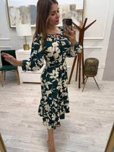Cargar imagen en el visor de la galería, FEDERICA - Vestido midi verde estampado