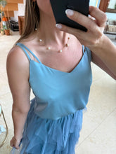 Cargar imagen en el visor de la galería, EVA - Blusa tirantes azul