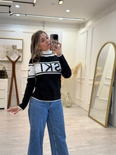 Cargar imagen en el visor de la galería, ADA - Blusa negra con blanco manga larga